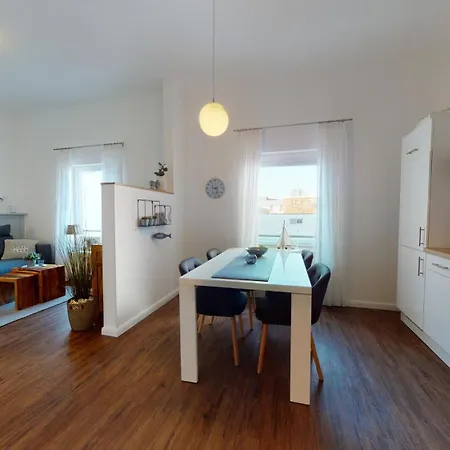 Luise In Der Neptun Apartment